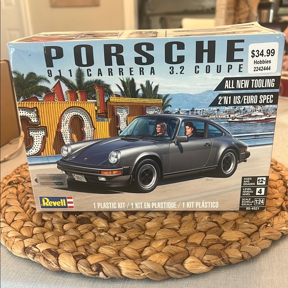 Porsche 911 Carrera 3.2 Coupe Model Kit - Gray